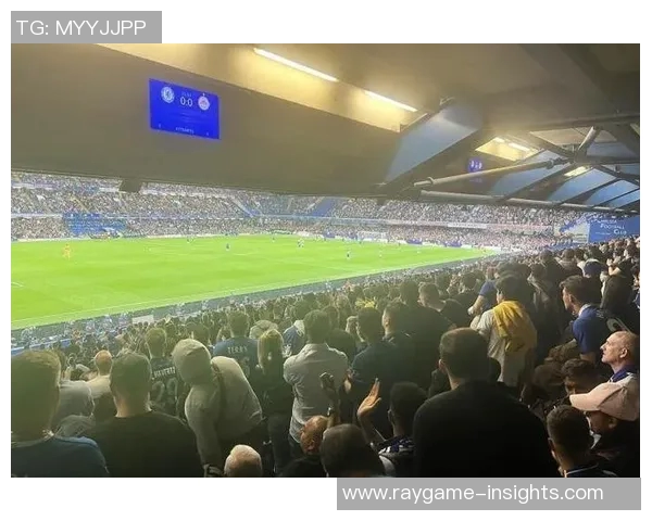 西甲激战那不勒斯大胜切尔西点球大战引发转会热议与关注